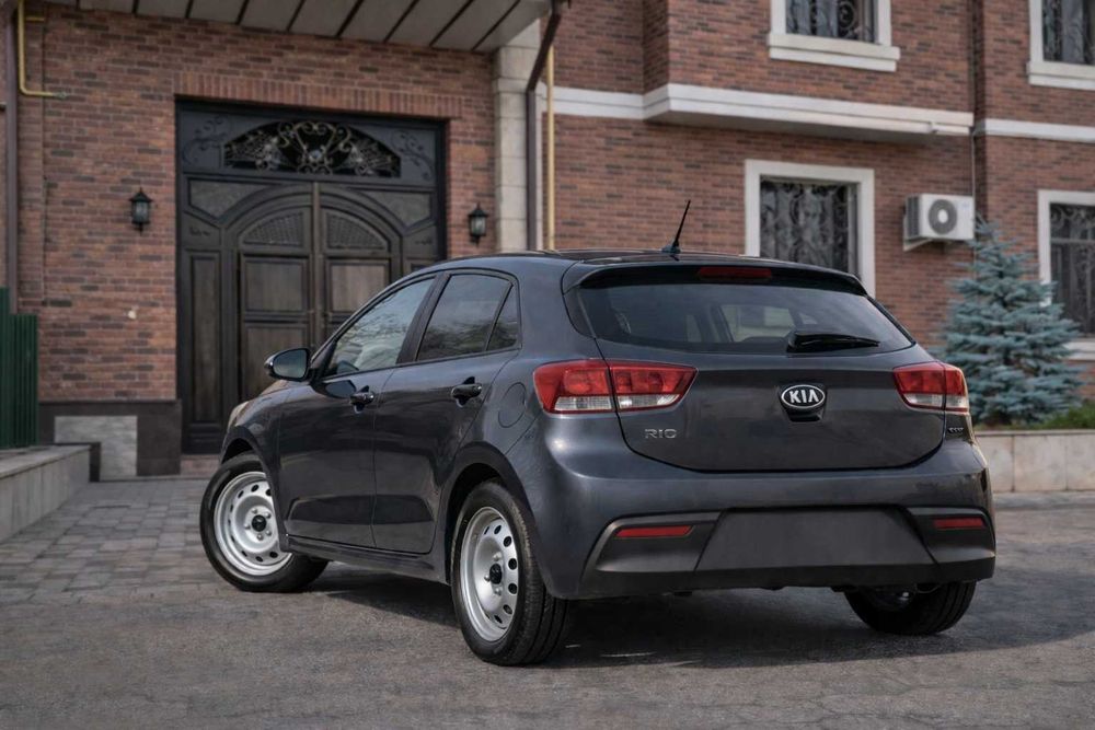 Продается Kia Rio 2018г (53,180 тыс пробег) Цвет Темно-Серый