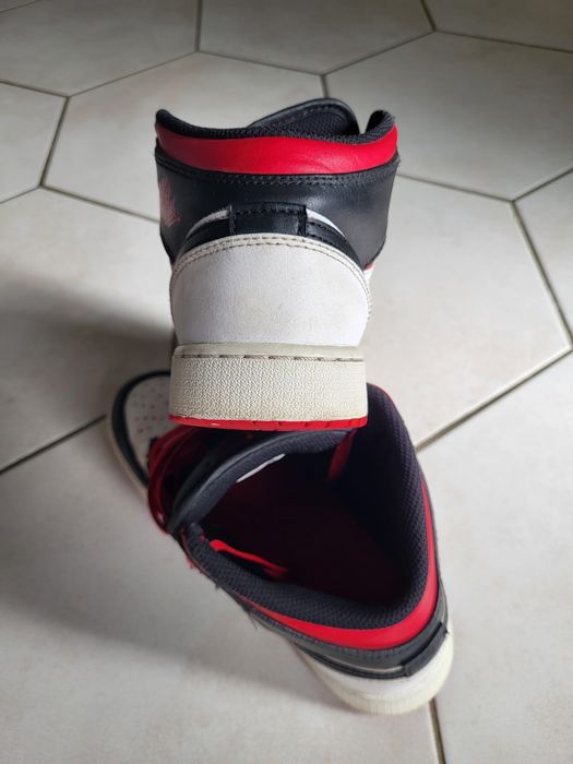 Nike Air Jordan 1 Mid GS "Black Toe", măr. 37.5, 220 RON
