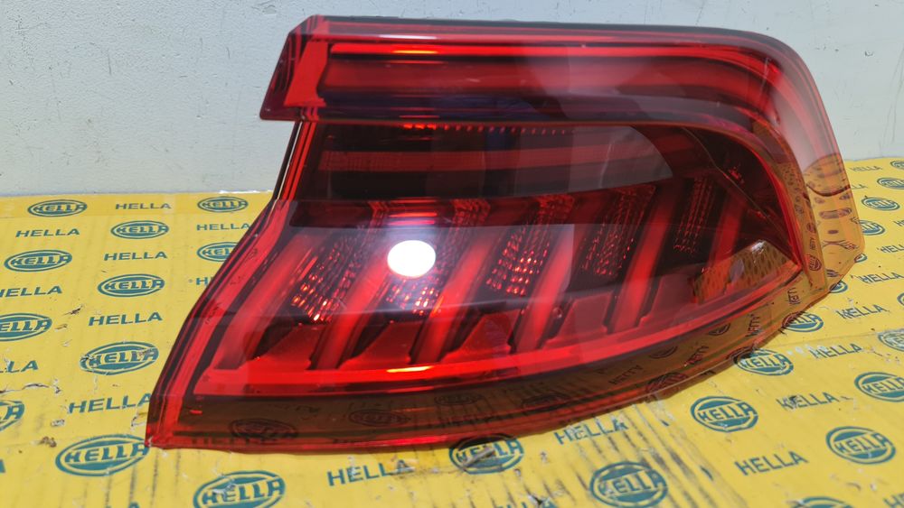 Lampa tripla stop led matrix dinamic Audi Q8 4M 4M8945070B