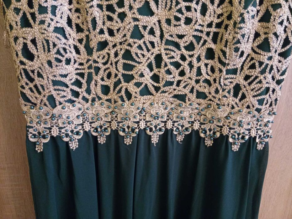 Rochie verde, nunta, cu dantela aurie si voal