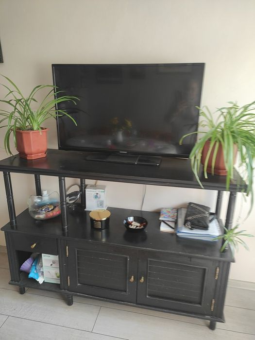 Дървен Шкаф за телевизор
