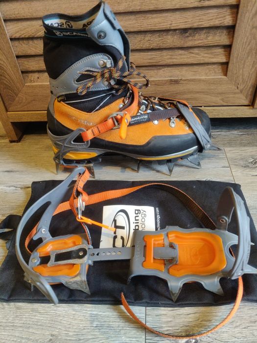 Colțari Climbing Technology Nuptse Universal – stare excelentă