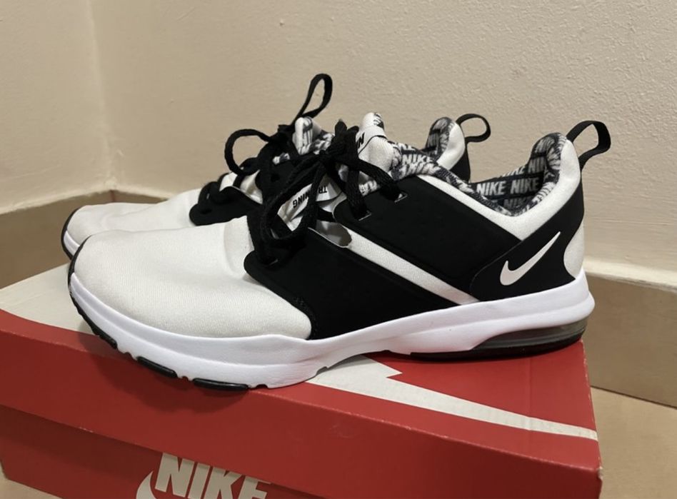 Adidasi Nike Air BELLA TR W