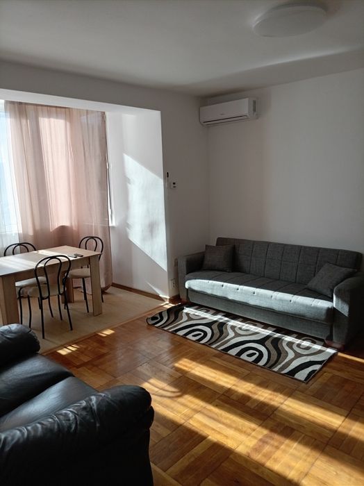 Închiriez apartament