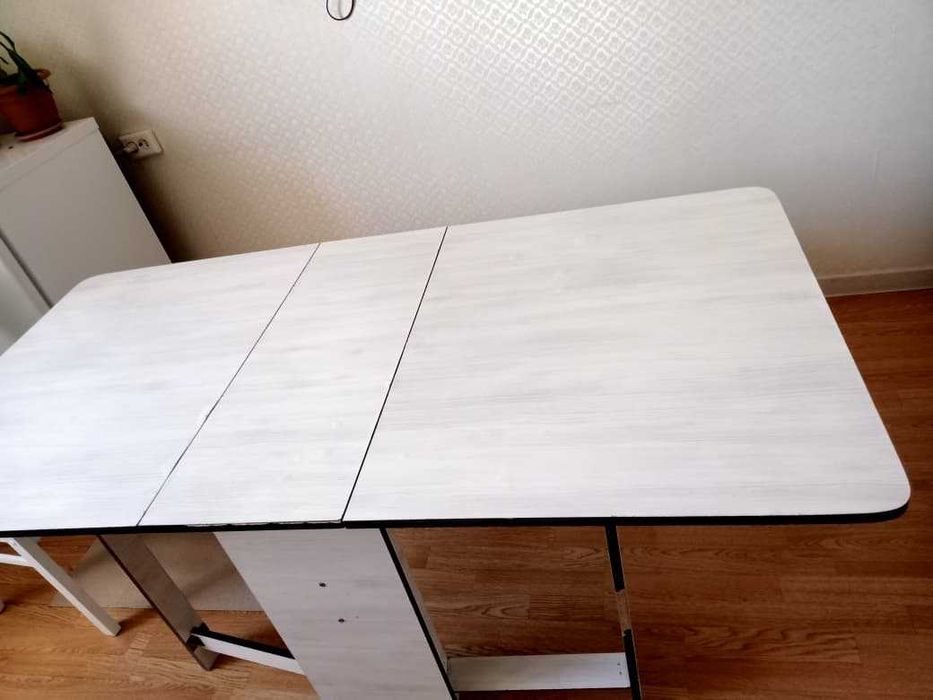 Продам стол-книжку