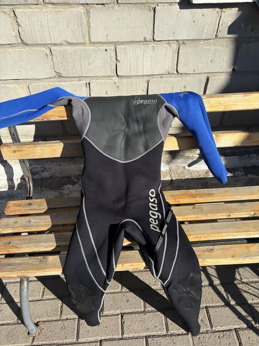 Гидрокостюм + гидрообувь + шапка + перчатки и очки