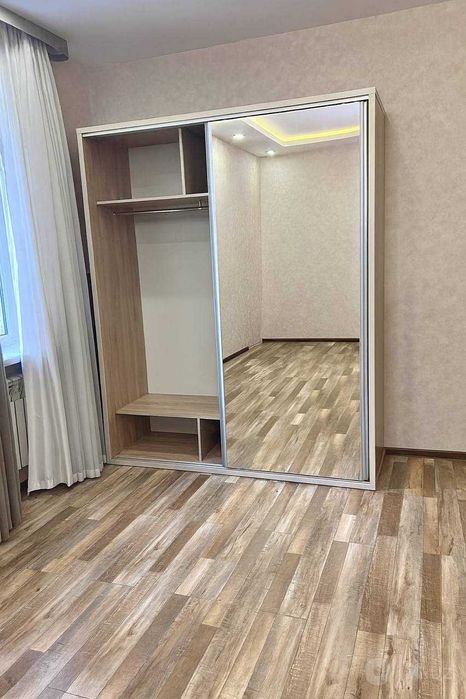 Шкаф-купе с зеркалами в отличном состоянии, недорого!