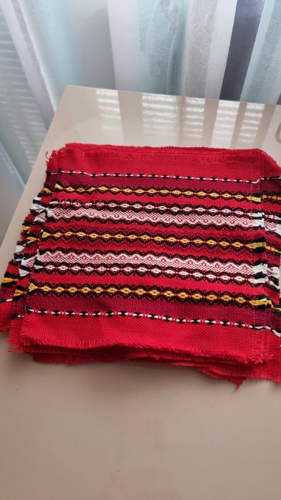 Продавам нови битови кърпи за маса