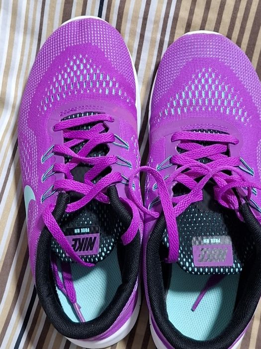 Adidași Nike   .