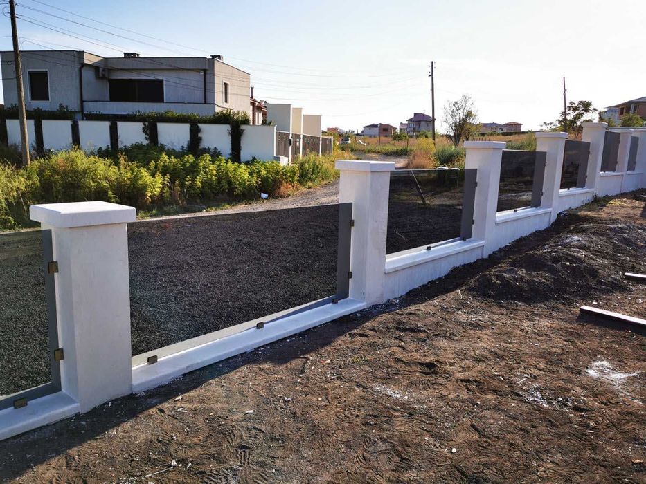 -Изработка и монтаж на алуминиеви и стъклени парапети,тенти и огради