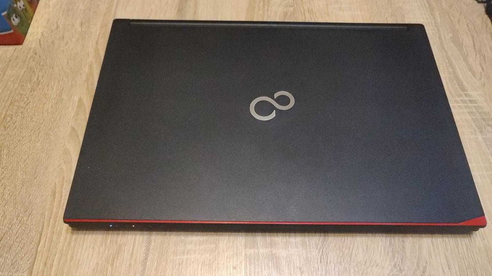 Laptop Fujitsu Lifebook E556 – SSD 256GB, 8GB RAM