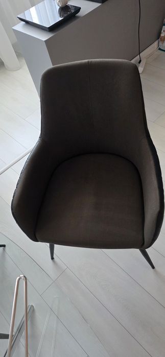 Scaune cu brațe moderne (4 bucăți) – stare perfectă