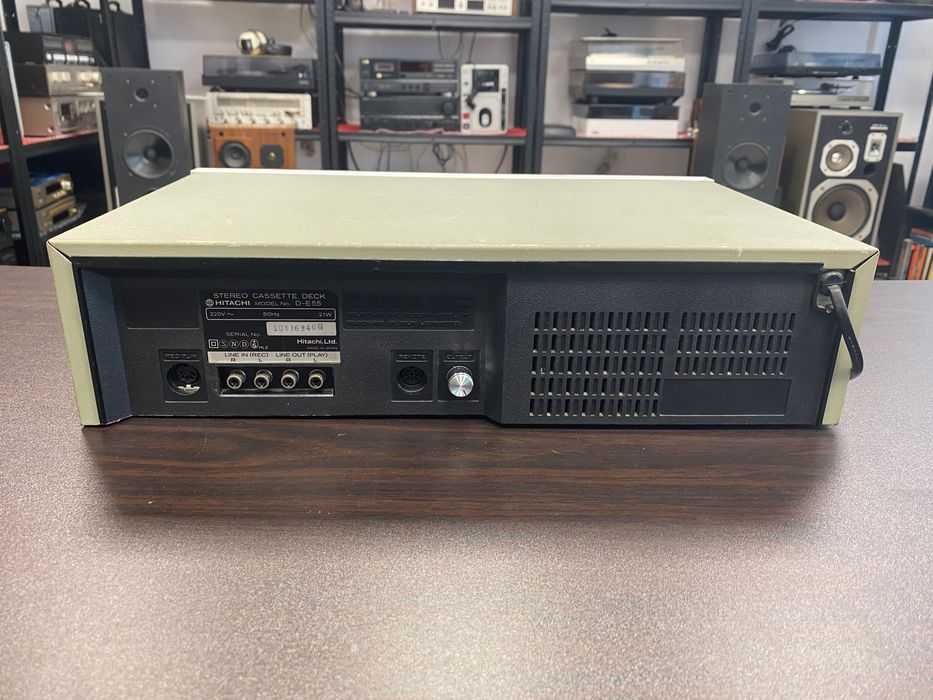 Касетен дек Hitachi