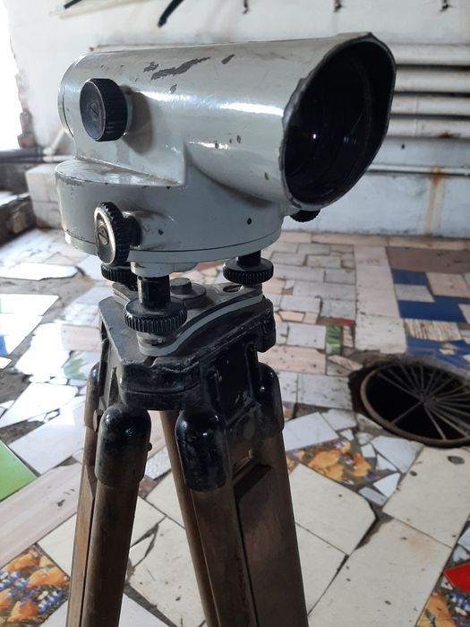 Продам невелир советский