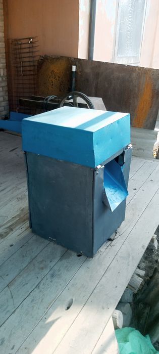 Qadimgi zavatsqõy mashinka sotiladi urganchda