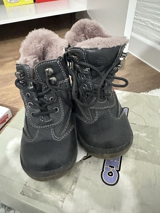 Продам детскую обувь