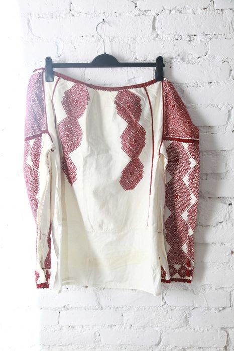 costum popular vechi de 100 de ani