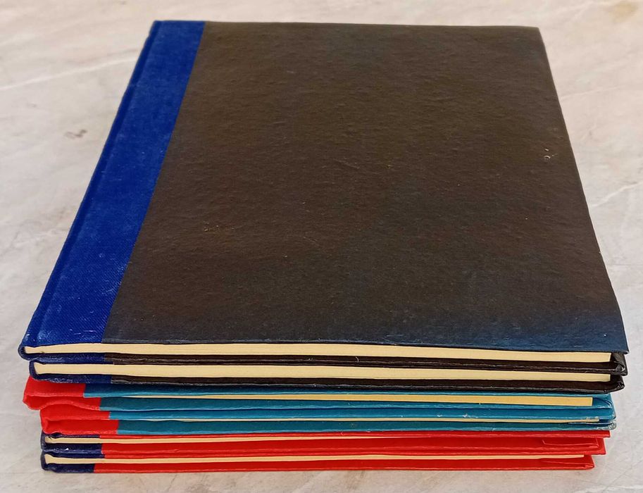 Ученически тетрадки - 60 листа с твърди корици.