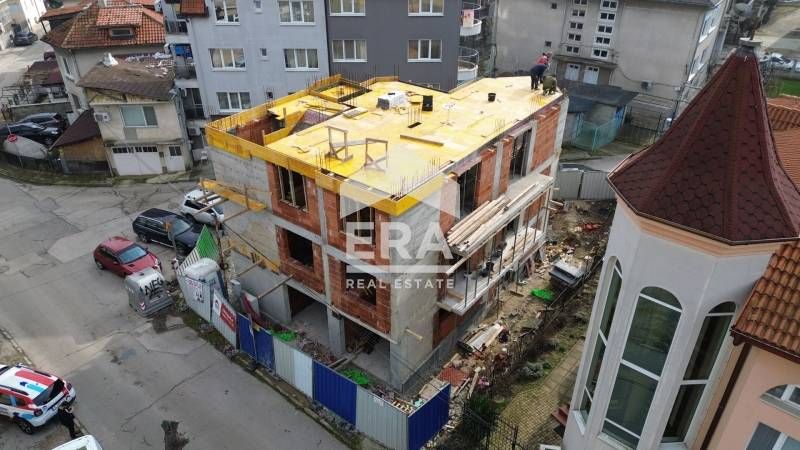 Тристаен, ексклузивен, просторен апартамент за продажба, в новострояща