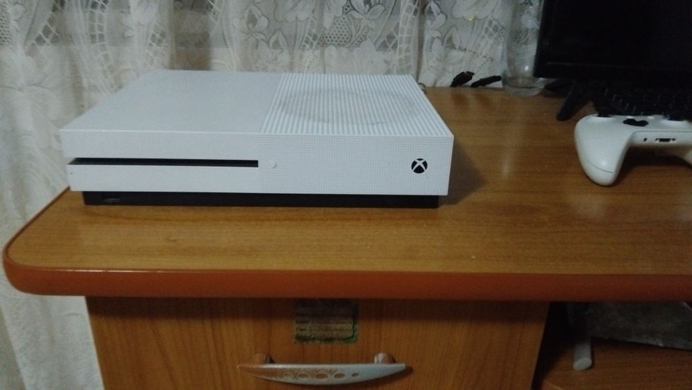 Vând xbox one s e ca nou
