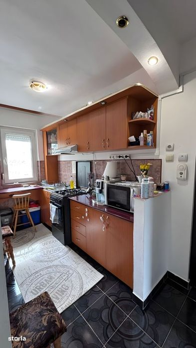 Ap 2 camere de vânzare, cart. Rogerius