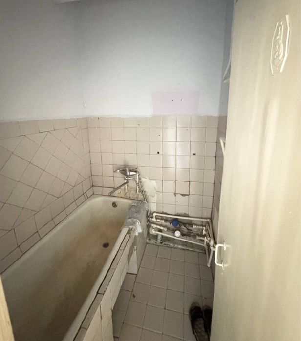 Прадаётся 2х 10микрарайоне Новая планировка Карвон базар напротив