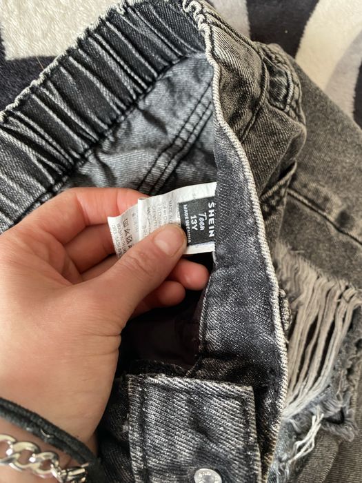 Blugi pantaloni scurti purtati odata  13 ani