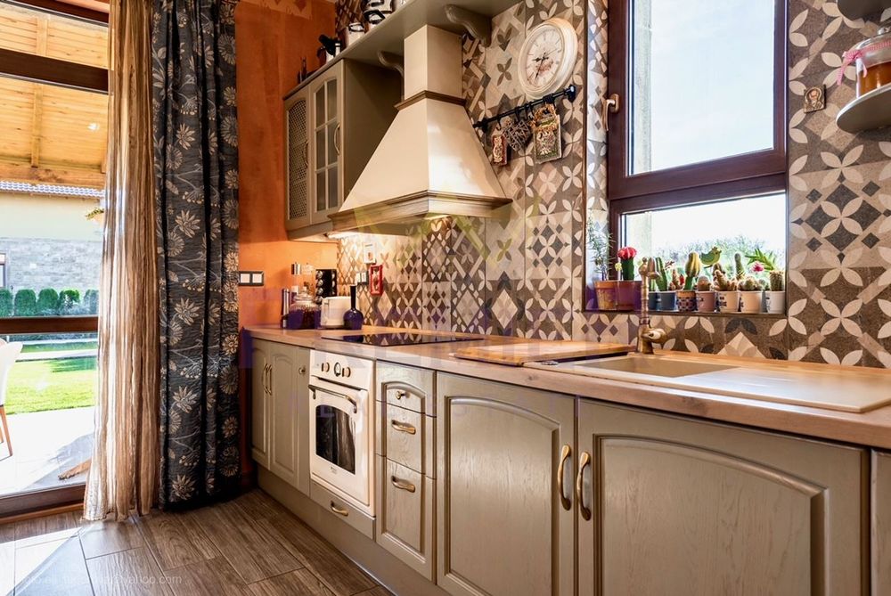 Продава се Къща в с. Приселци, Област Варна - 330 кв.м за 1455 €/кв.м - Снимка #9