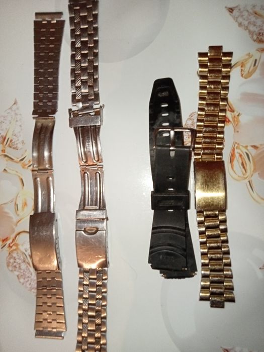 Продам часы и римишки