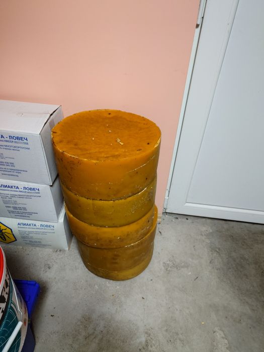 Продавам Пчелен восък