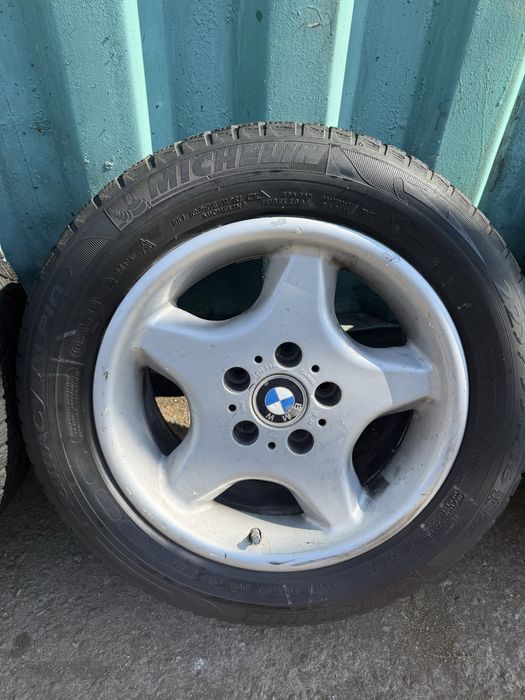 Продается диски с покрышками на BMW