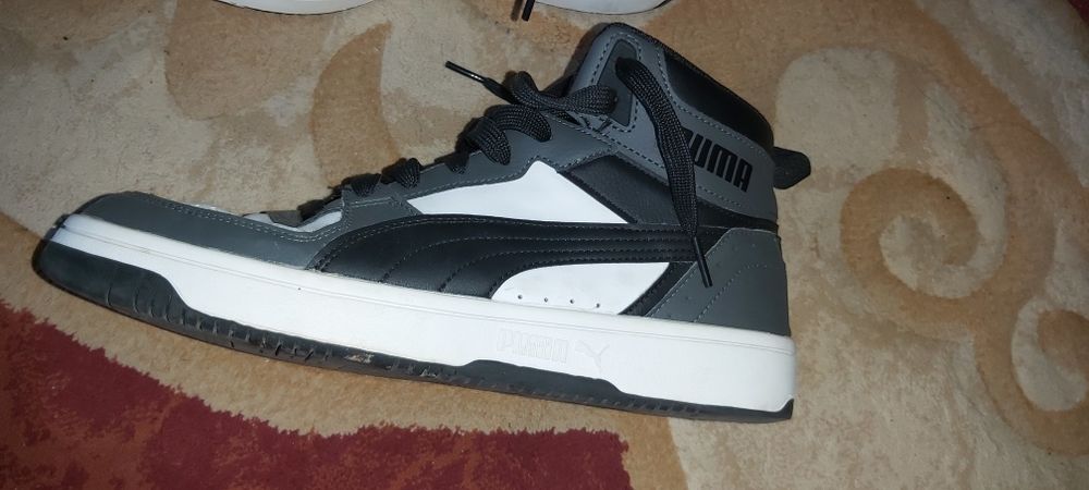 Vînd adidași originali Puma !