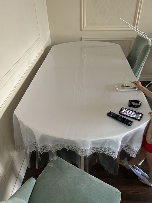 Продам стол для гостиной