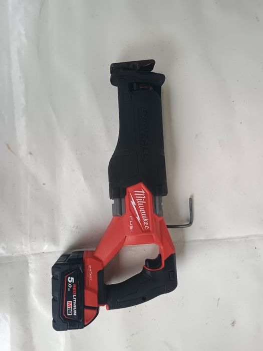 Fierastrau sabie milwaukee onefsz impecabil + baterie 5 amperi