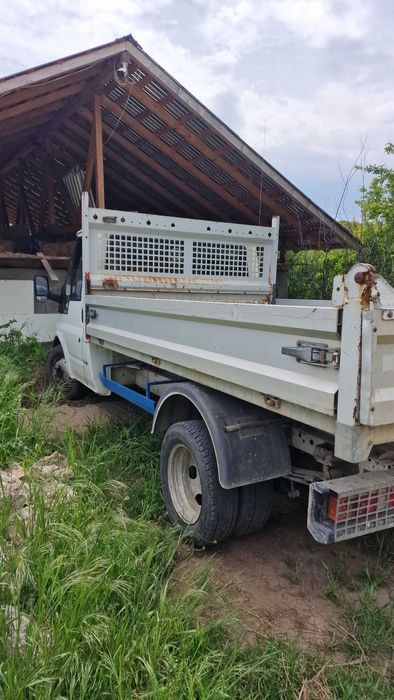 Camioneta basculabila. Transport moloz, materiale, balastru, nisip.