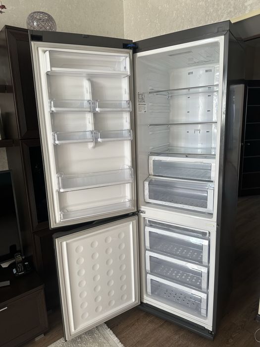 Холодильник Samsung