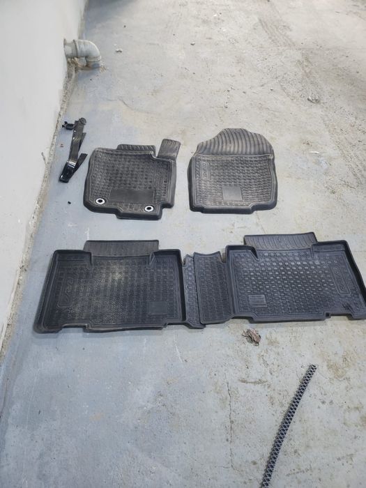 Полики Рав 4 2018