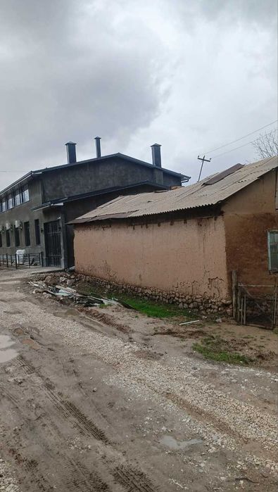 Dakumentlari hammasi joyuda manzarabop yerda joylashgan suv va toglar