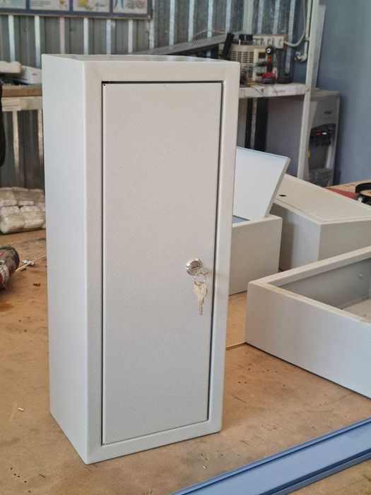 Шкаф металлический для хранение ключей, ключница