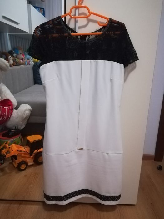 Rochie cocktail alb cu negru