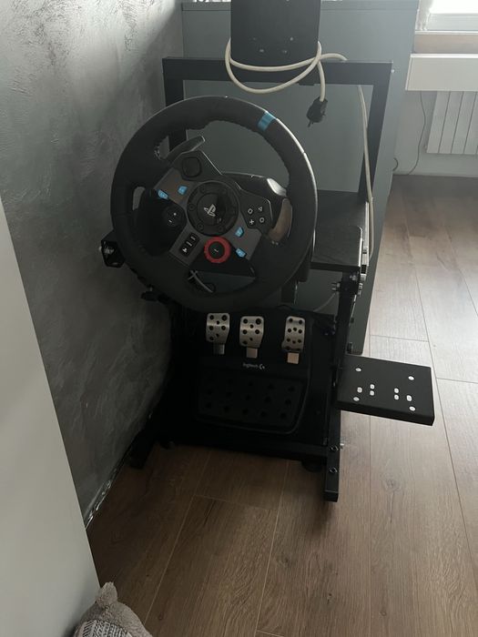 Logitech g29 със стойка