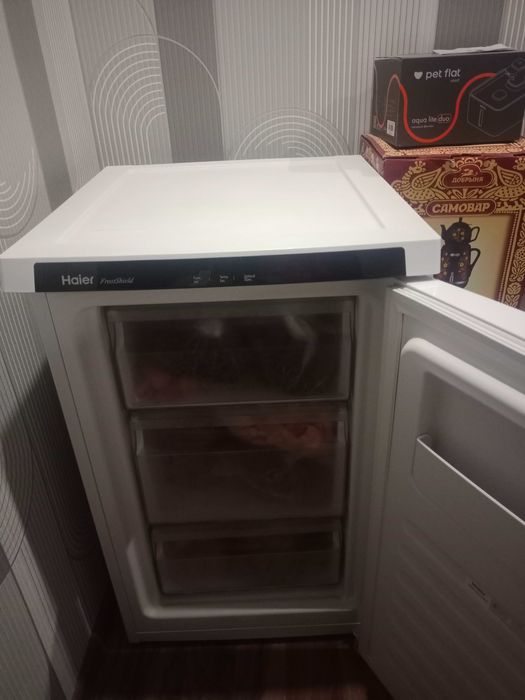 продается морозильная камера Haier