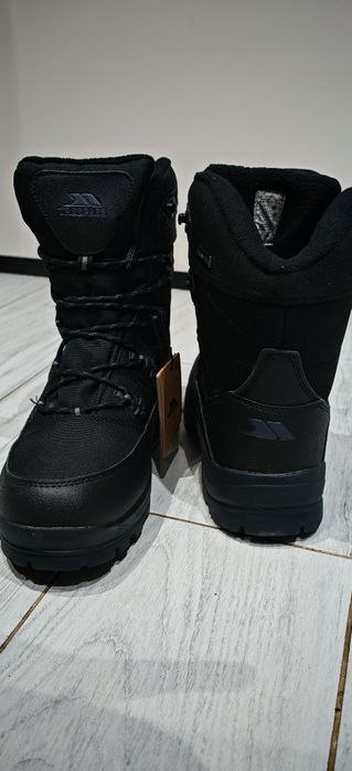 Vând ghete iarna Trespass