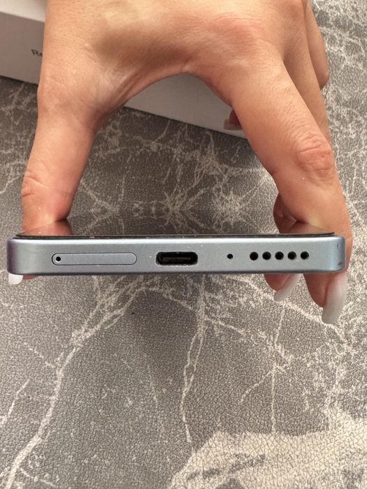 Телефон Redmi Note 13