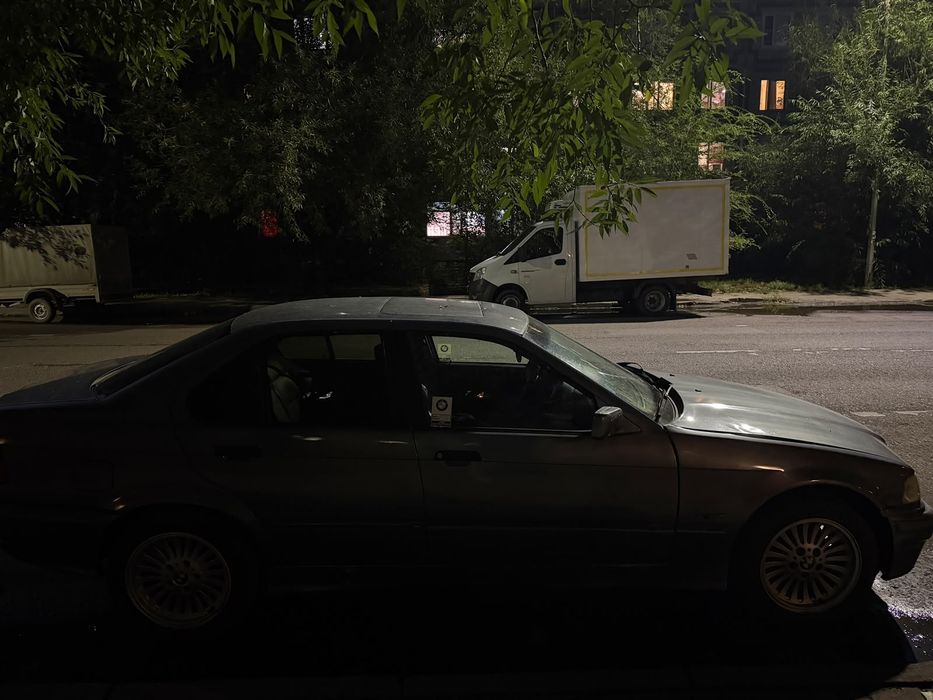 Автомобиль бмв 318і