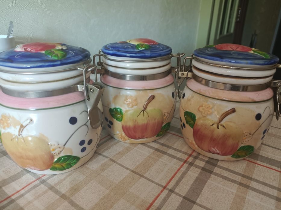 Продам баночки для сыпучих  . 3 штуки