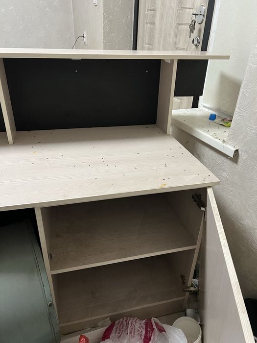 Стол на ресепшен