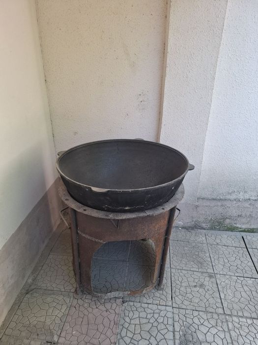 Chugunniy 30 literli qozon-o'choq sotiladi