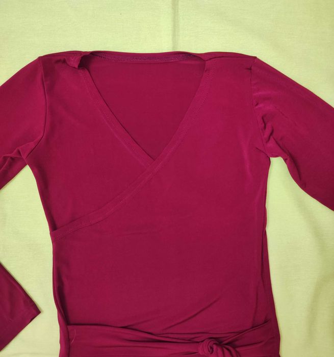 Елегантна черна рокля. Елегантна червена/винена рокля