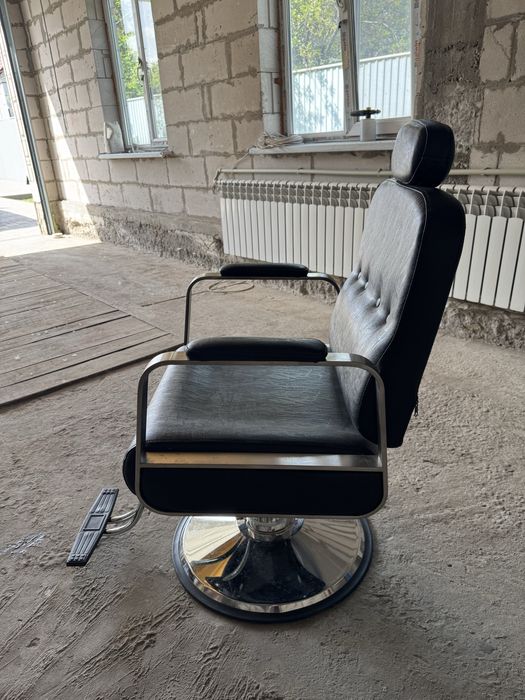 Парикмахерское кресло